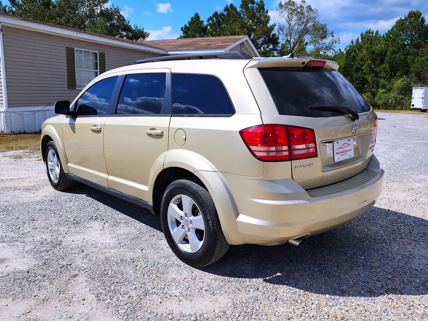 2010 Biege Dodge Journey SXT (3D4PG5FV1AT) with an 3.5L V6 SOHC 24V engine, 6-Speed Automatic transmission, located at 18001 Kellogg Rd, Saucier, MS, 39574, (228) 832-1441, 39.421459, -76.641457 - THIRD ROW !! 2010 DODGE JOURNEY SXT – It's A CARFAX Well-Maintained Vehicle! – CARFAX GREAT-VALUE Vehicle! – DODGE Strong! - V6! 3.5L SOHC 24V – Runs GREAT - Just Serviced! – AUTOMATIC Transmission – Ice COLD A/C with Rear Controls – AM // FM // - Photo#5